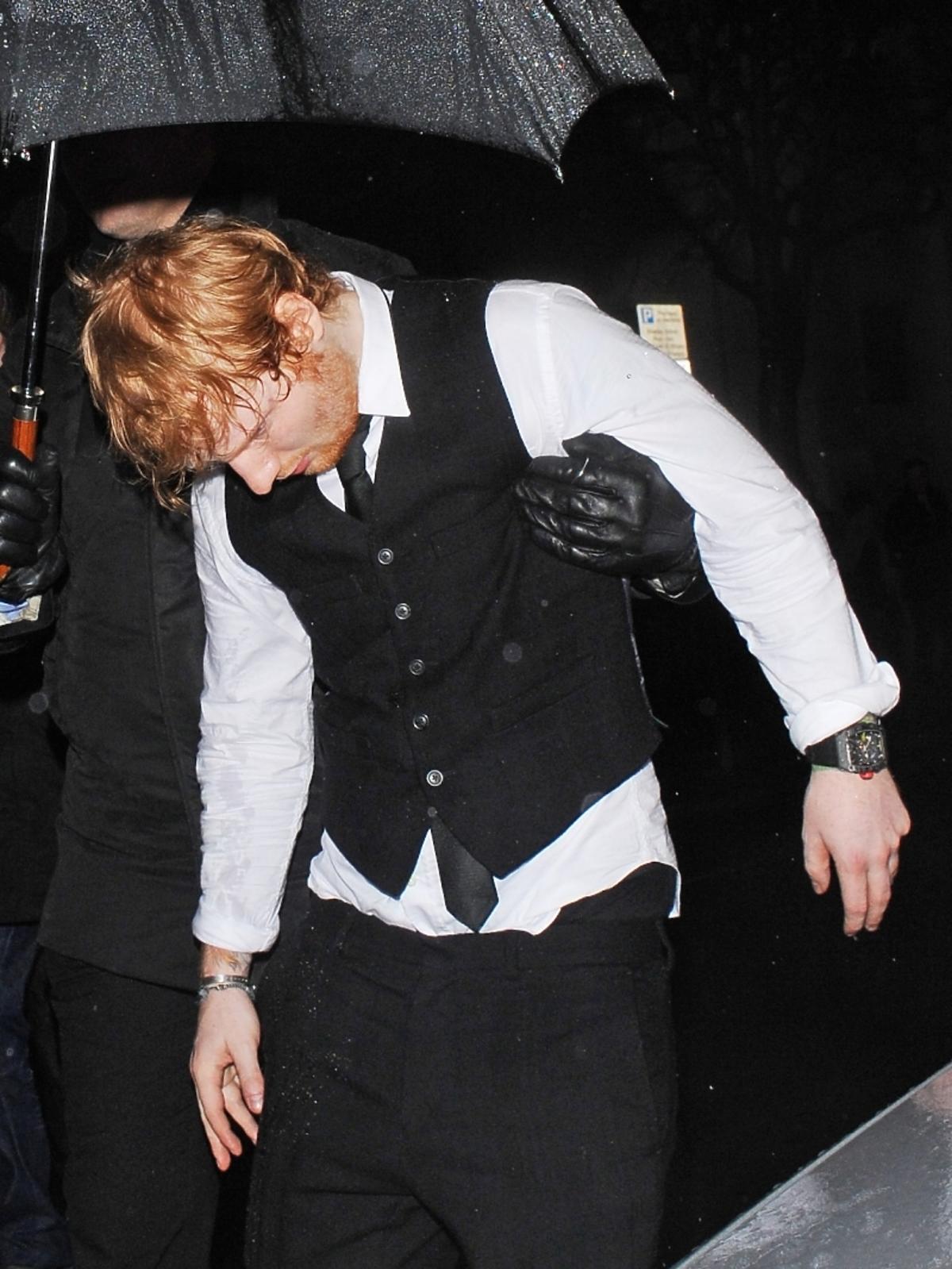 Pijany Ed Sheeran na Brit Awards 2015