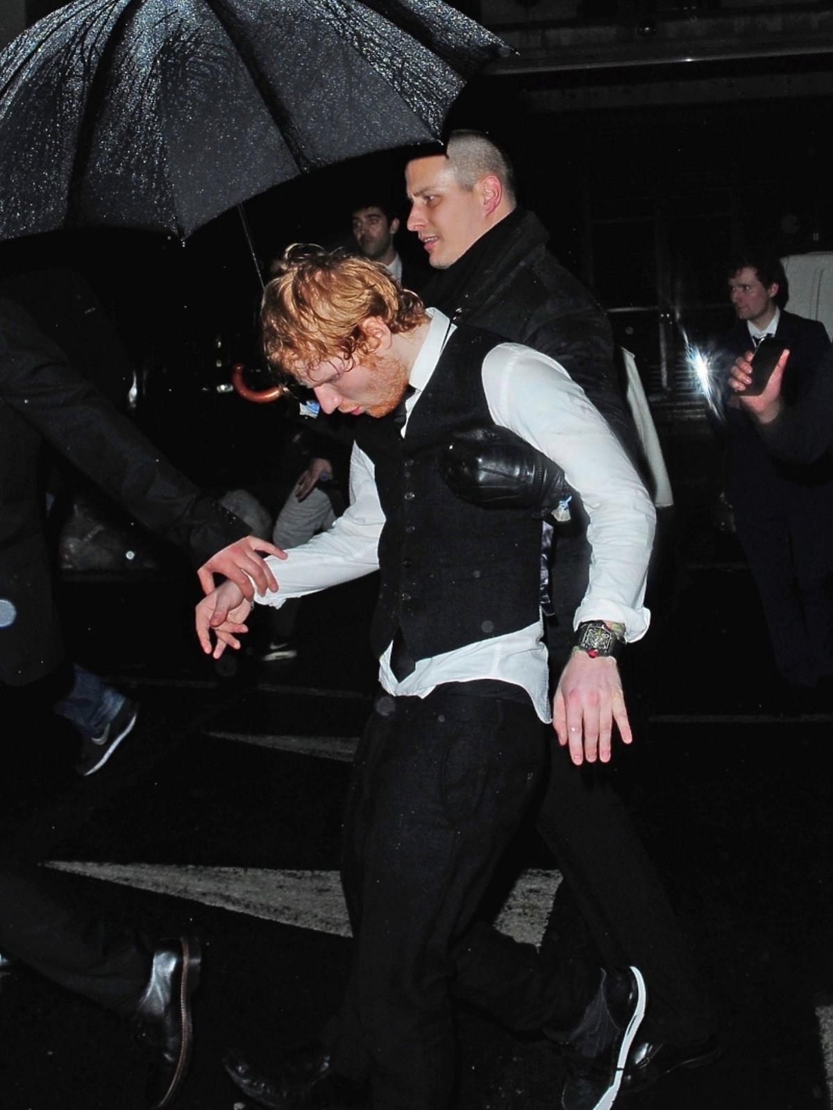 Pijany Ed Sheeran na Brit Awards 2015