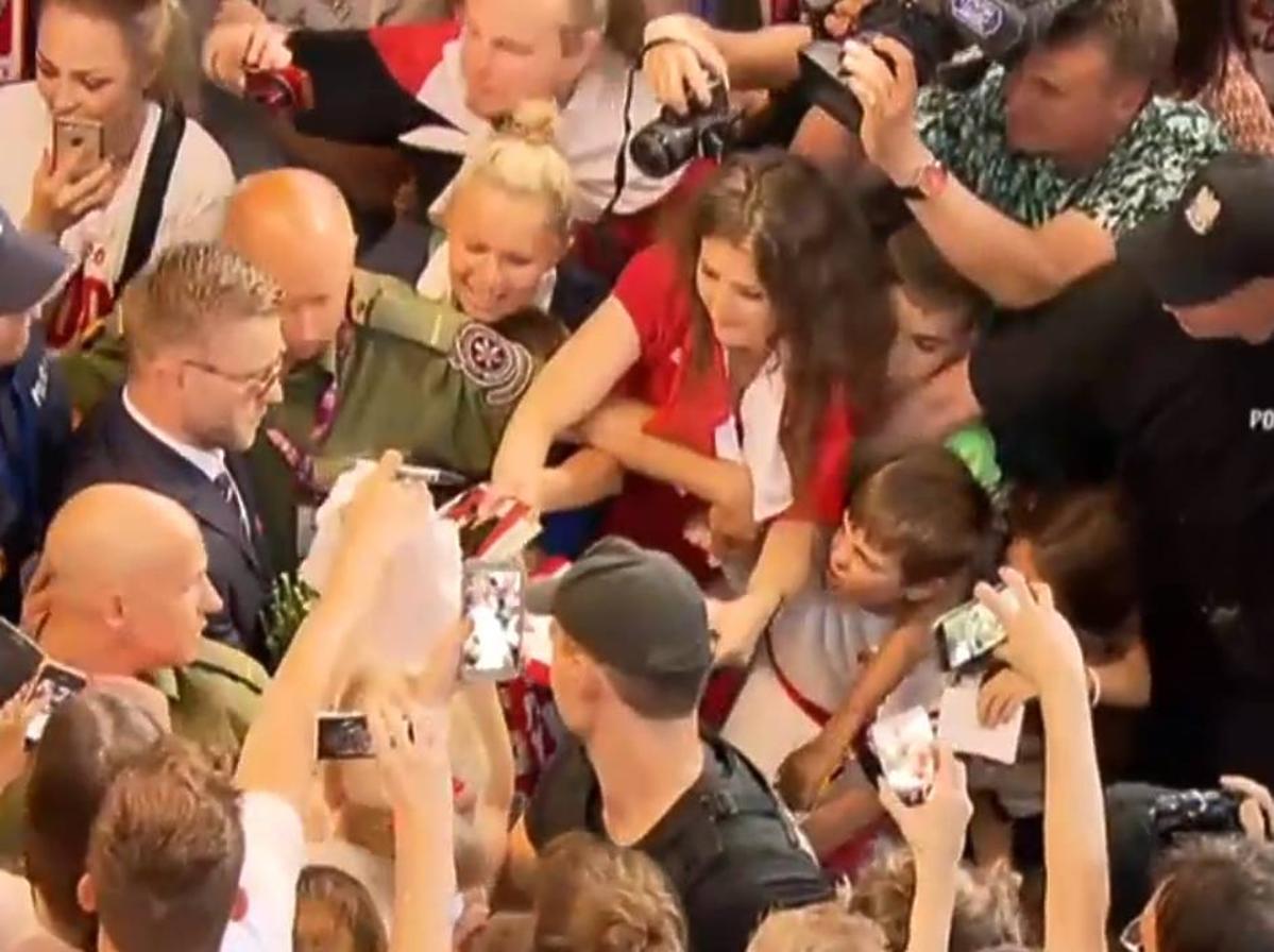 Piłkarze na lotnisku
