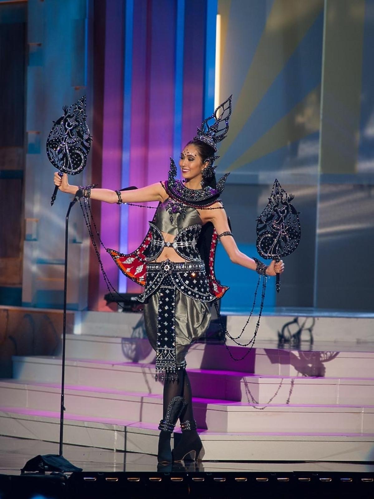 Pimbongkod Chankaew  - Miss Tajlandii na Miss Universe 2015 w stroju narodowym