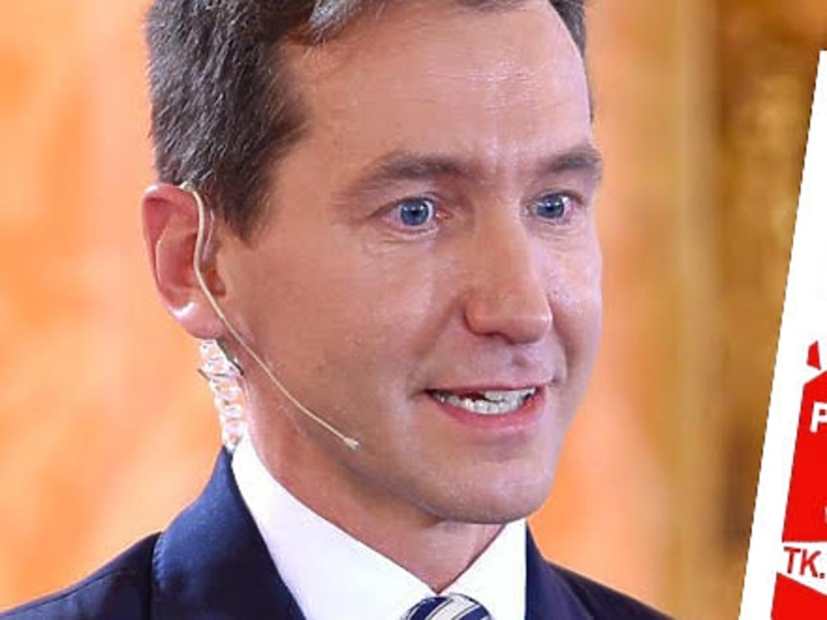 Piotr Kraśko przemawia na scenie