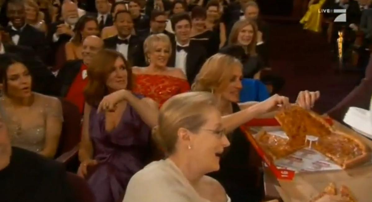 Pizza na Oscarach 2014. Pizza Oscary 2014. Gwiazdy jedzą pizzę Oscary 2014. Pizza na gali Oscarów