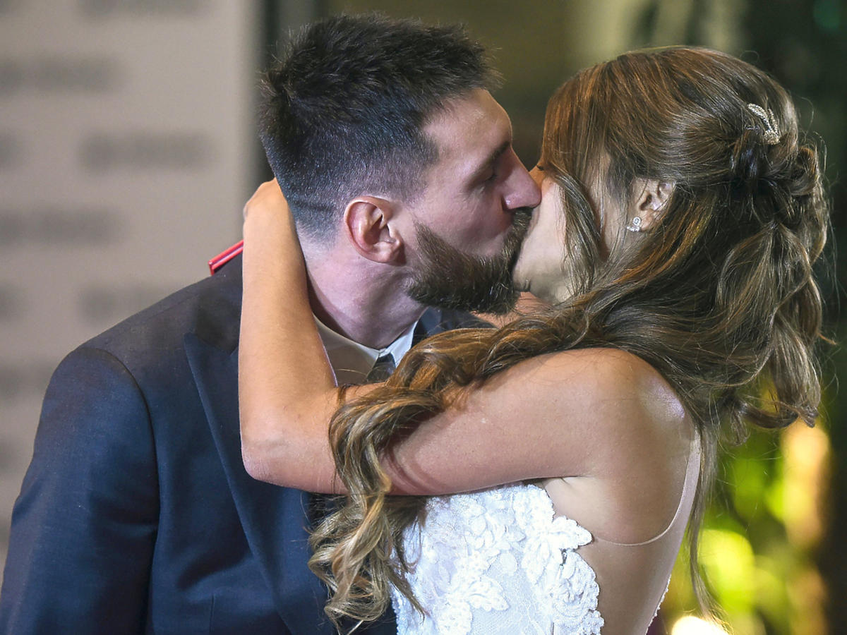 Pocałunek Państwa Młodych - Leo i Antonella Rocuzzo 