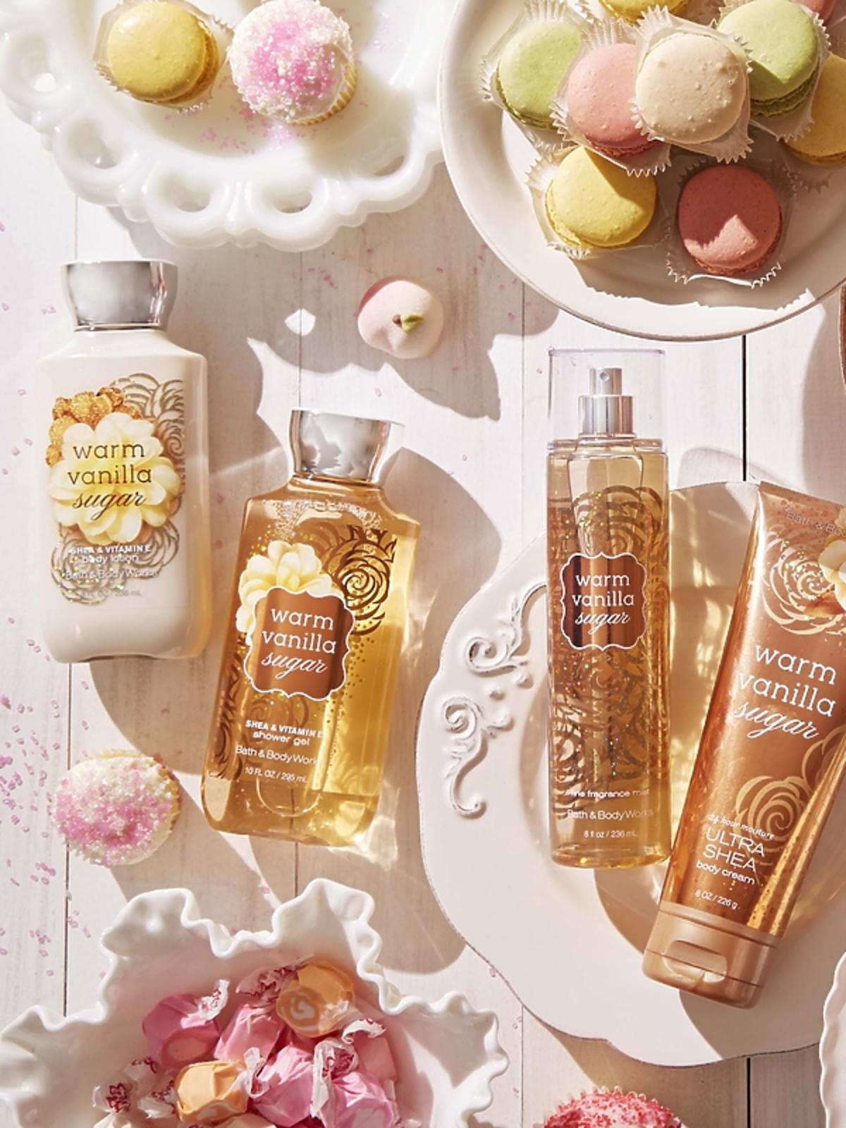 Otulająca linia kosmetyków Warm Vanilla Sugar od Bath & Body Works. Balsam – 59 zł, Żel – 59 zł, Krem do Ciała (w tubie) – 59 zł, Mgiełka do ciała – 79 zł