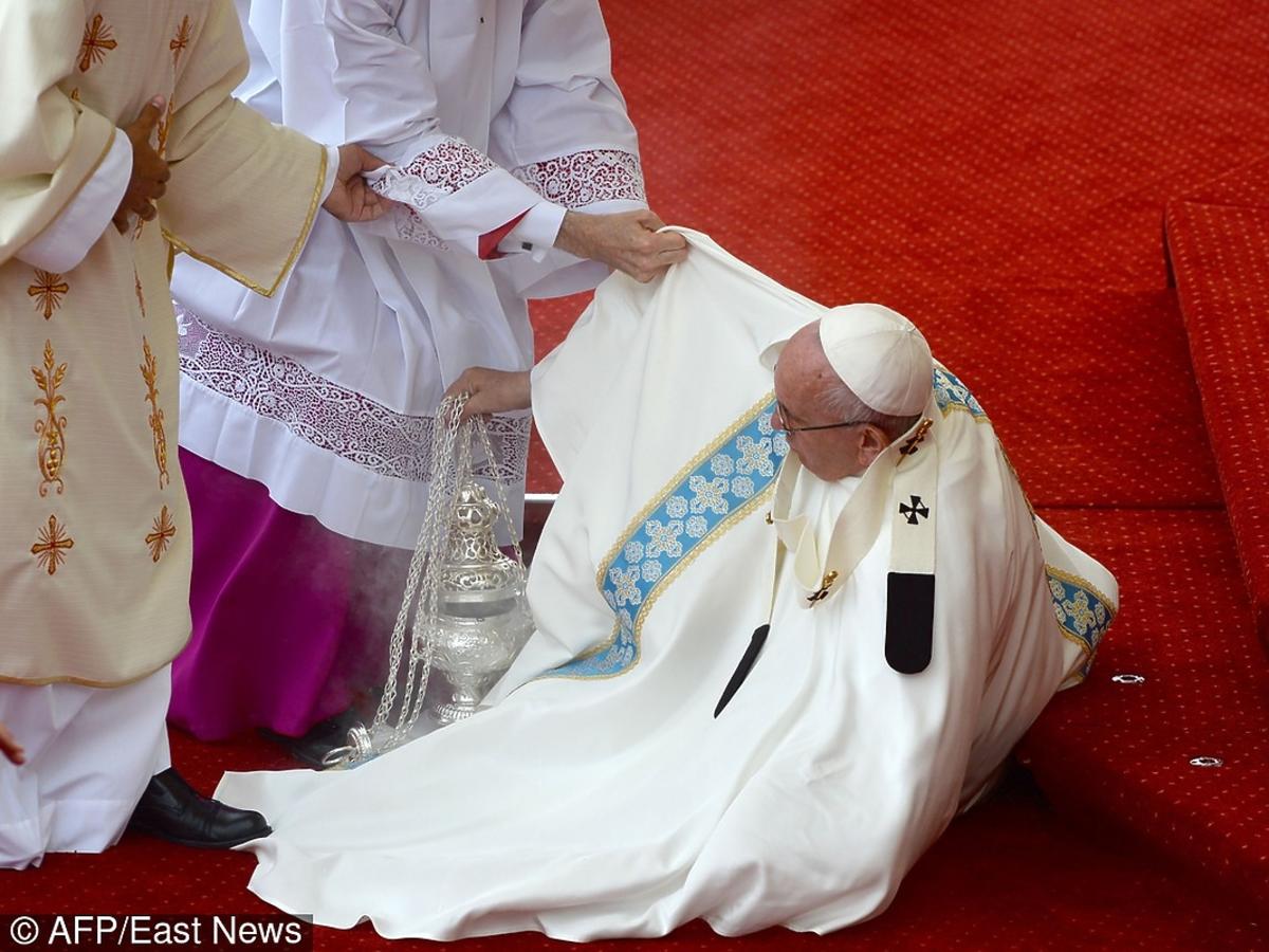 Poważny upadek papieża Franciszka na Jasnej Górze