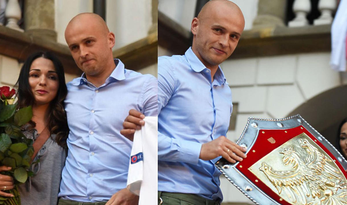 Powitanie Michała Pazdana na Zamku w Niepołomicach