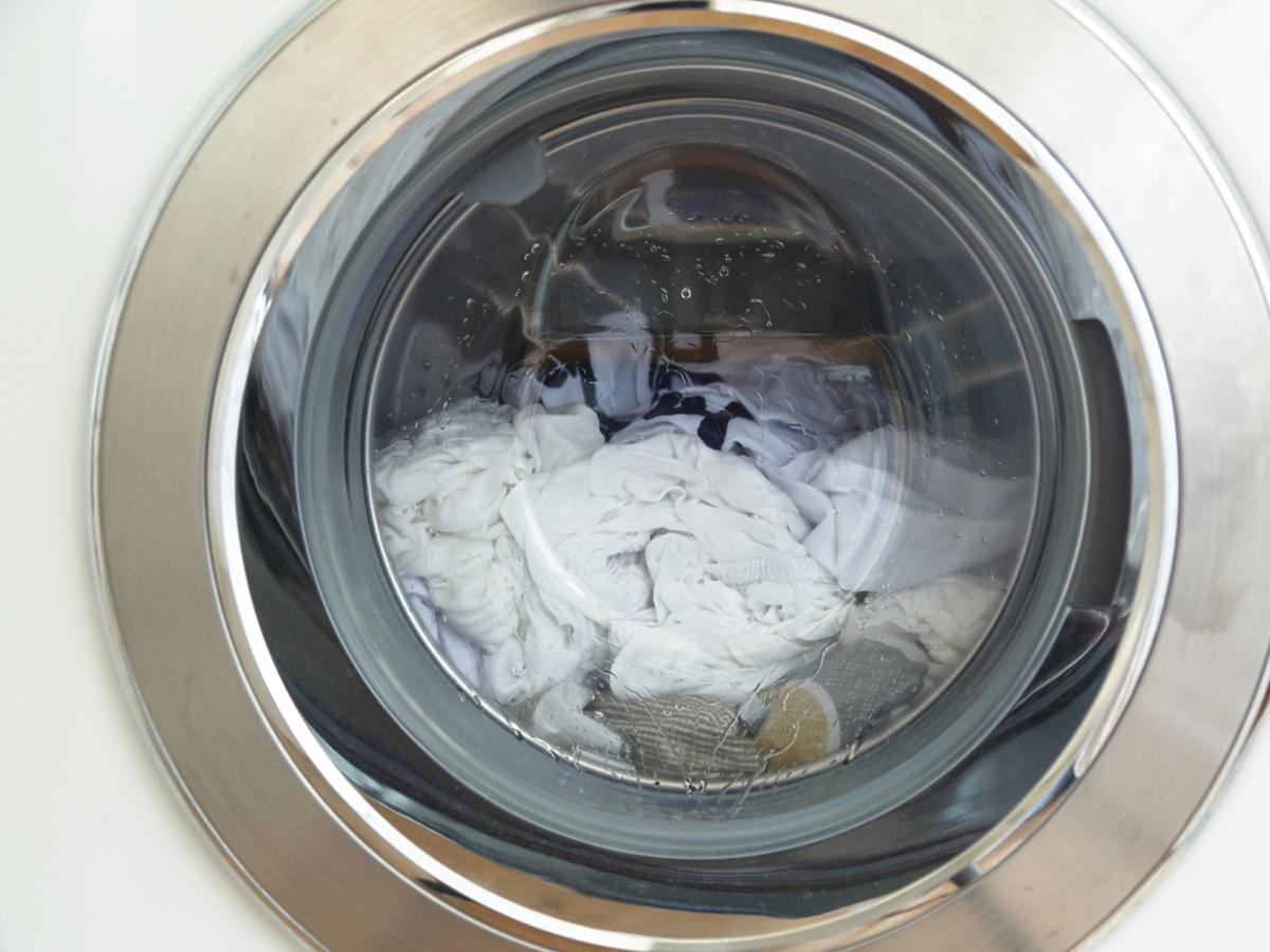 Pranie przede wszystkim białych ubrań w pralce