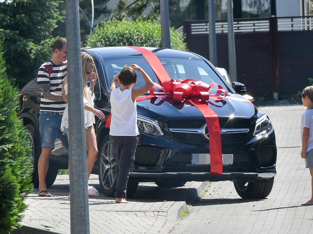 Prezent dla Małgorzaty Rozenek na 40. urodziny od męża - Radosława Majdana, podarował jej Mercedesa