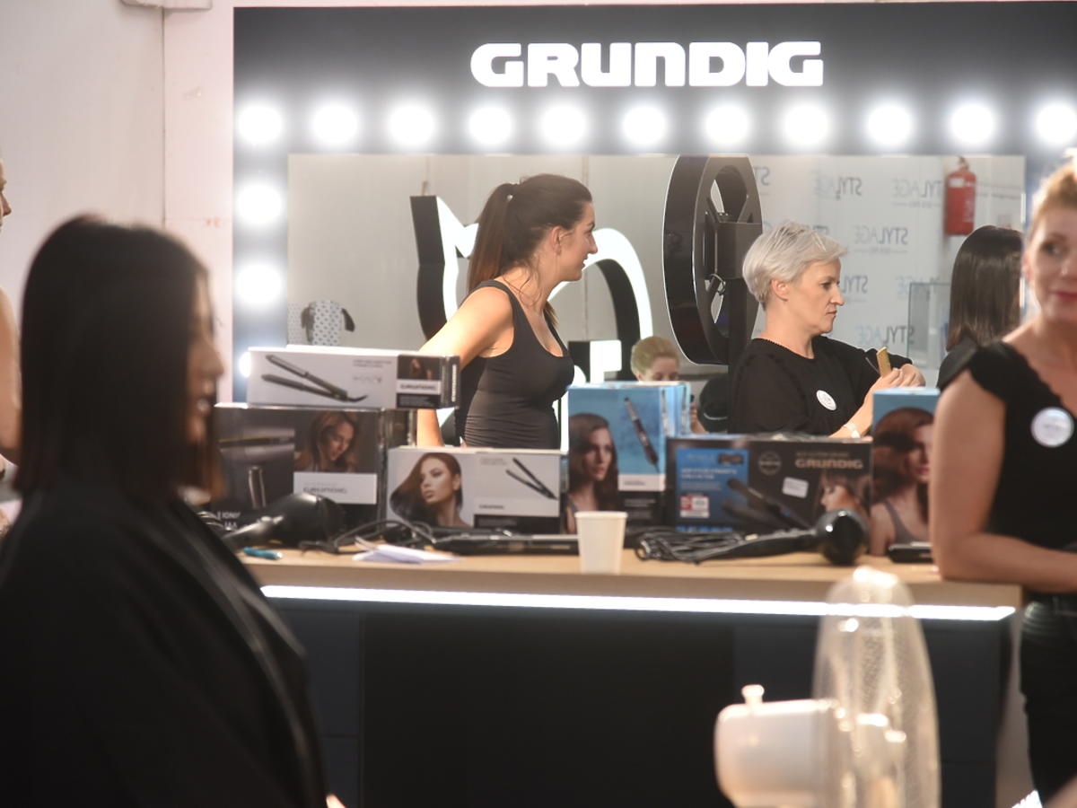 Produkty do stylizacji włosów Grundig zadbały o fryzury modelek na Flesz Fashion Night