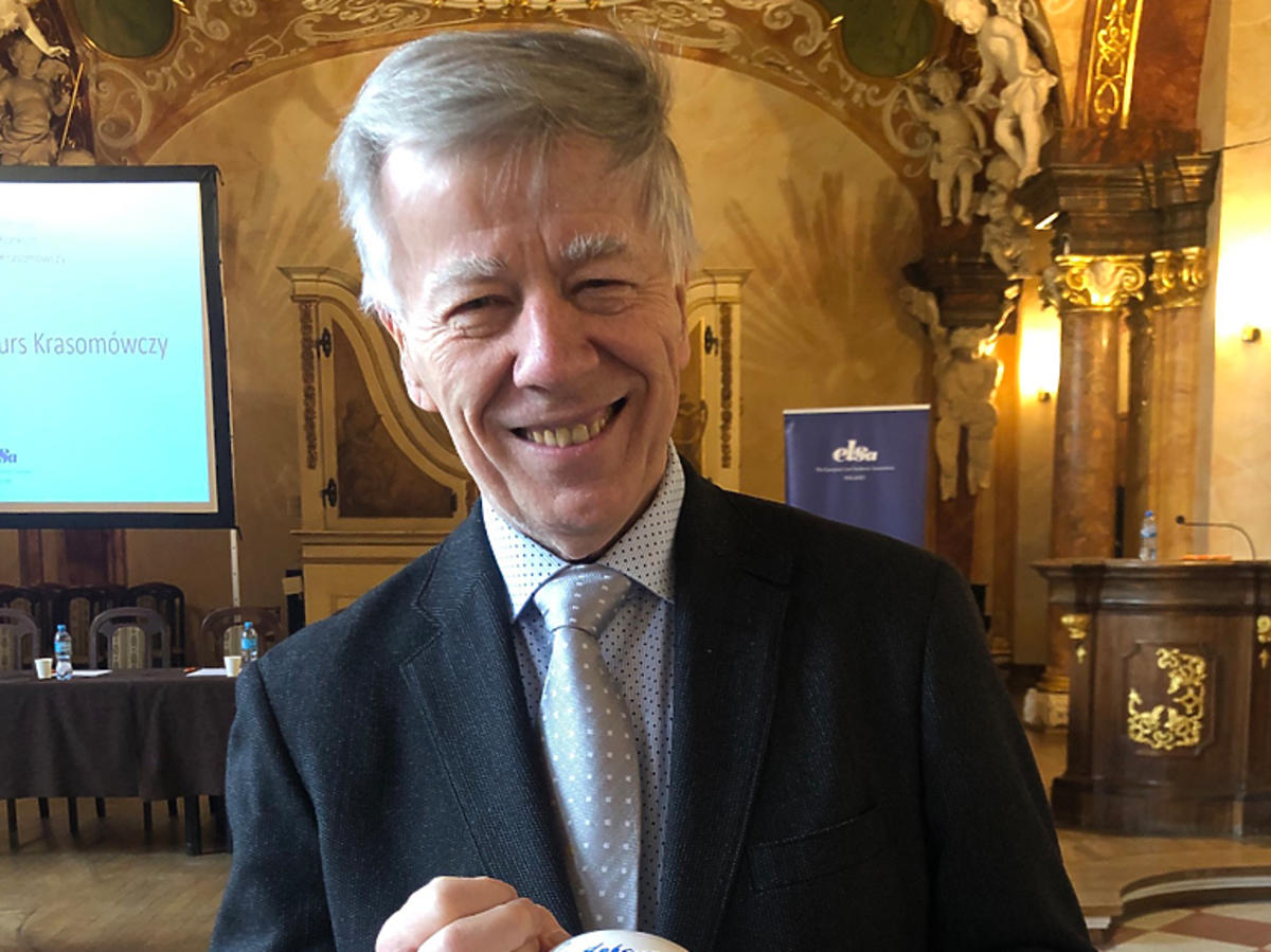 Prof. Jan Miodek i jej wielkanocna pisanka na aukcję dla katowickiego Hospicjum Cordis