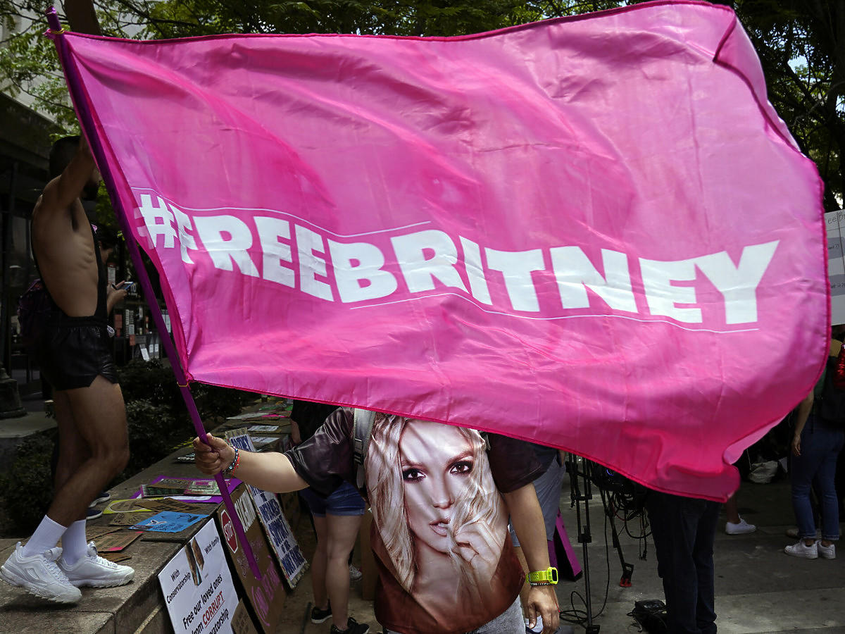 Protest przed sądem w Los Angeles w sprawie uwolnienia Britney Spears spod kurateli jej ojca