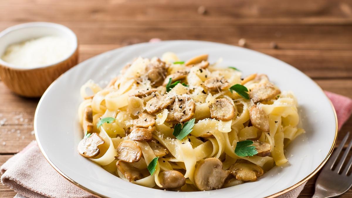 Przepis na tagliatelle z aromatycznym sosem grzybowym