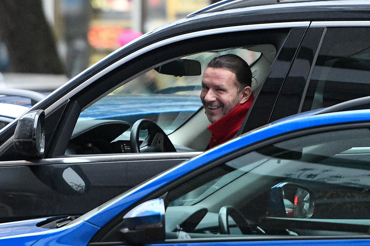  Radosław Majdan w samochodzie