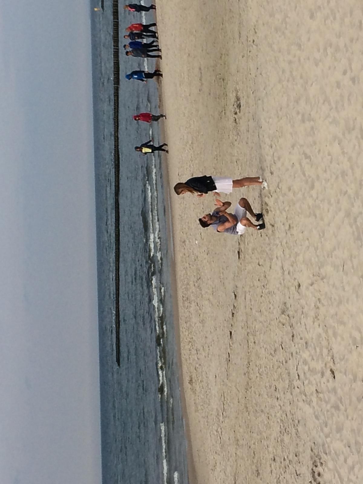 Rafał Maślak i Kamila Nicpoń na plaży