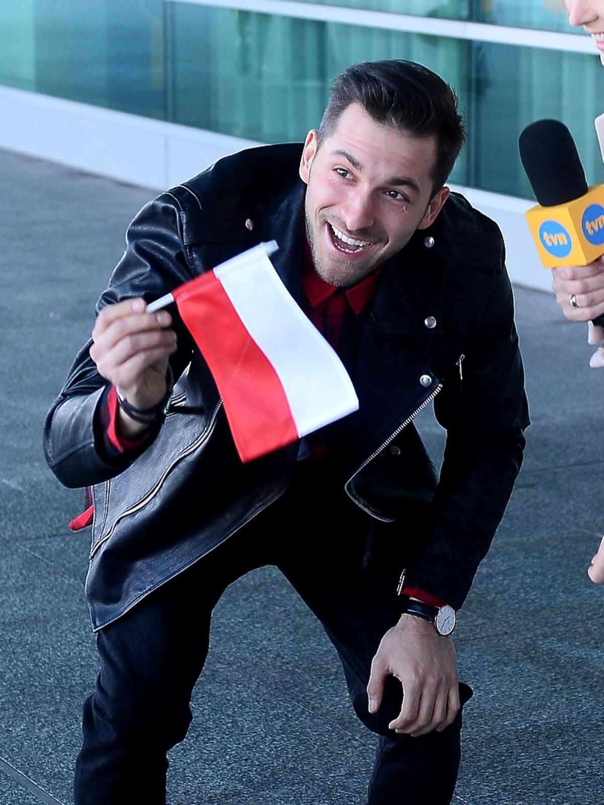Rafał Maślak na lotnisku