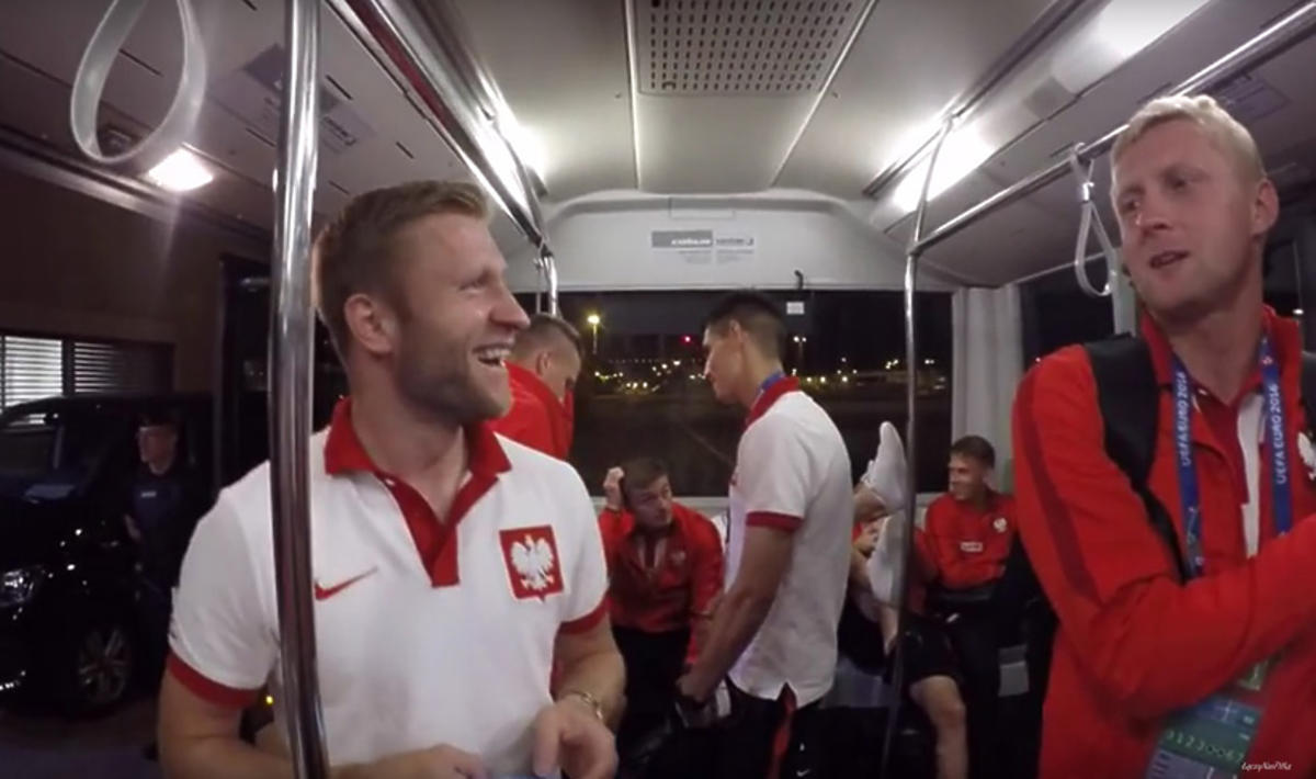 Reprezentacja Polski wraca do hotelu po meczu z Ukrainą