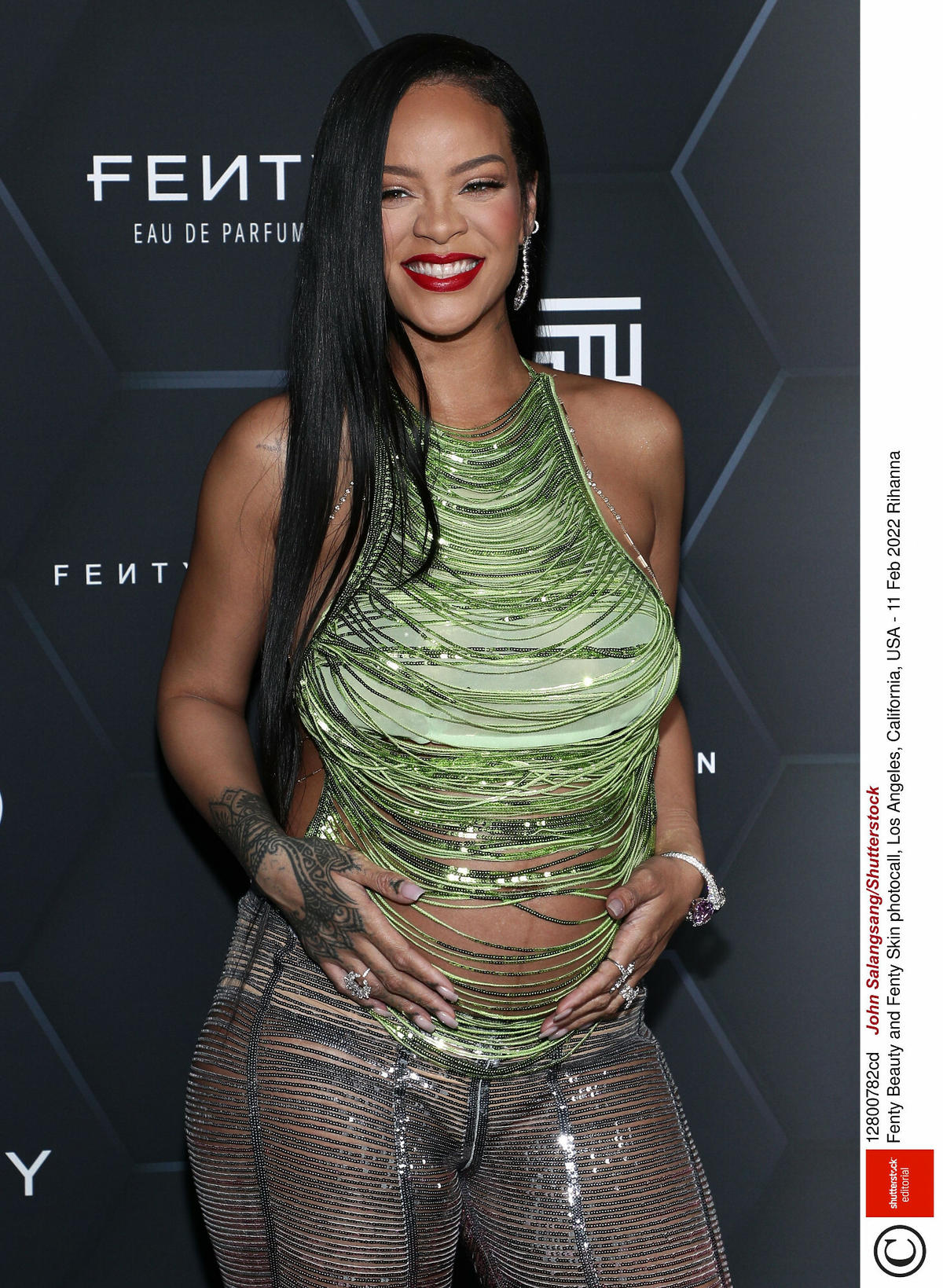 Rihanna po raz pierwszy publicznie z ciążowym brzuszkiem