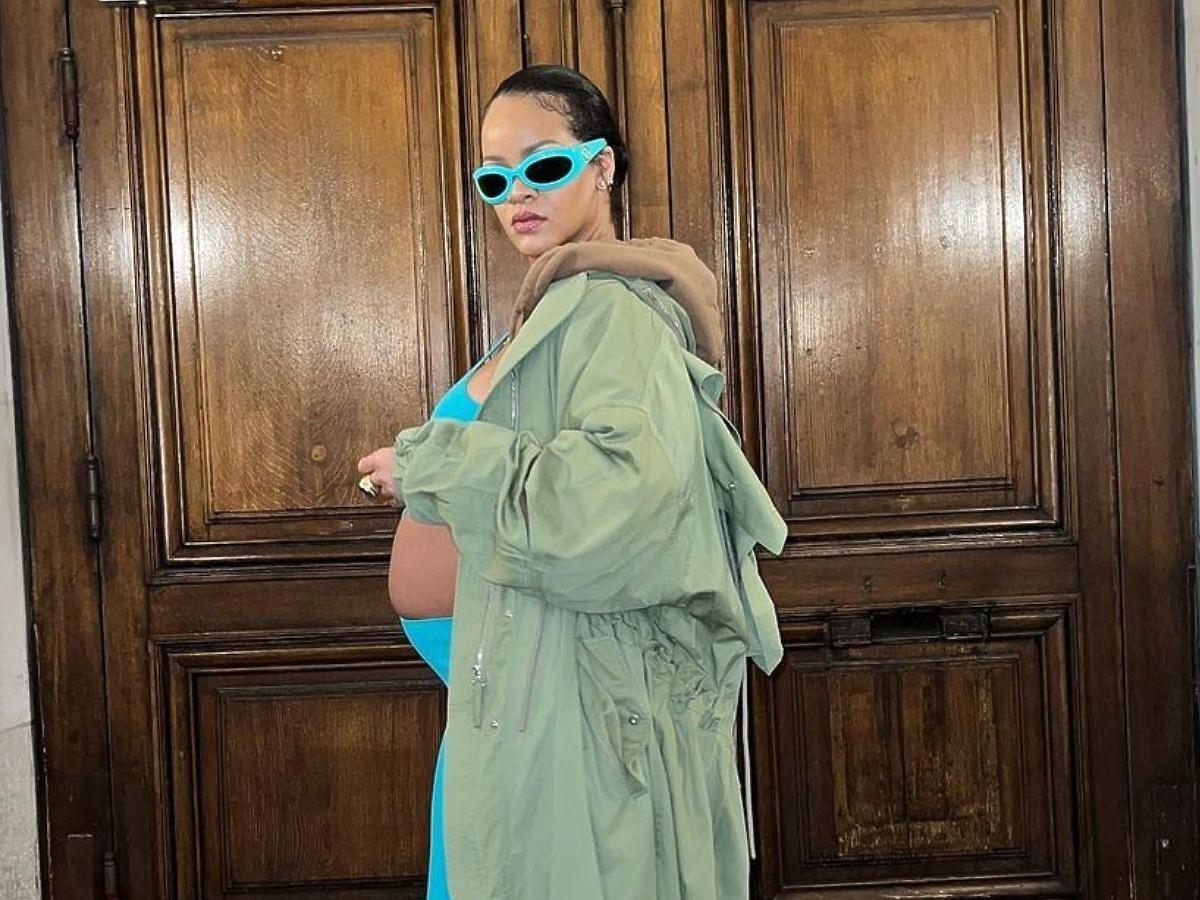 Rihanna w ciąży w niebieskim kombinezonie