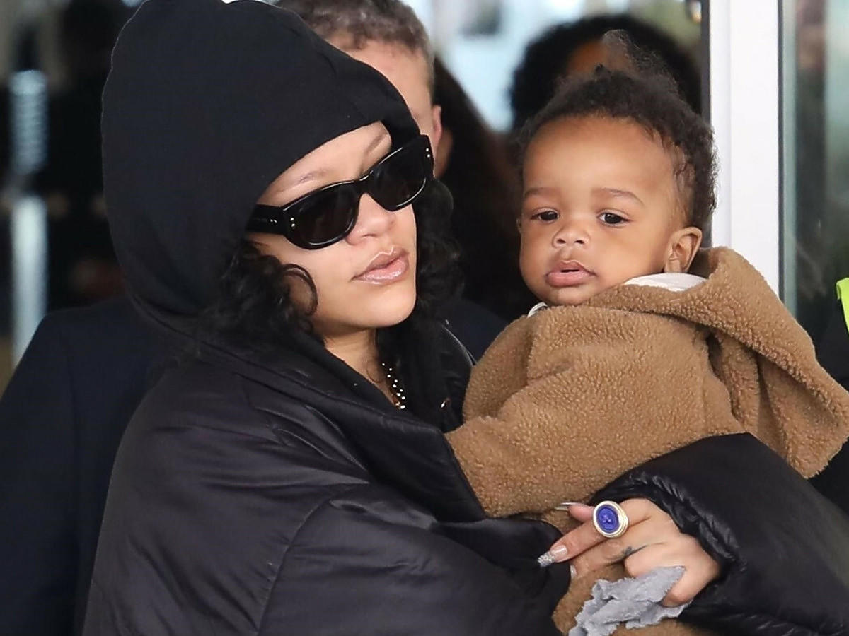 Rihanna z synkiem na lotnisku 