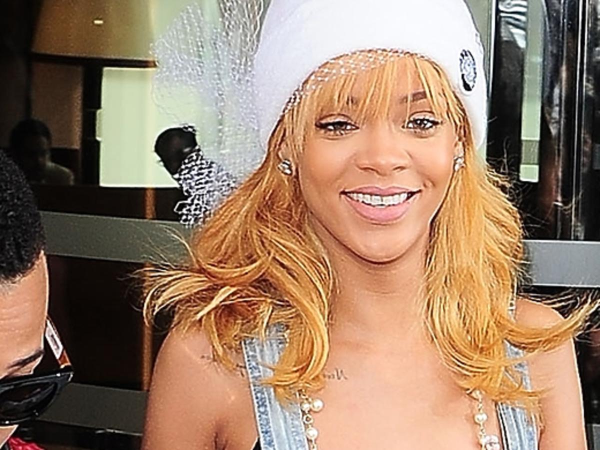 Rihanna znowu zmieniła fryzurę