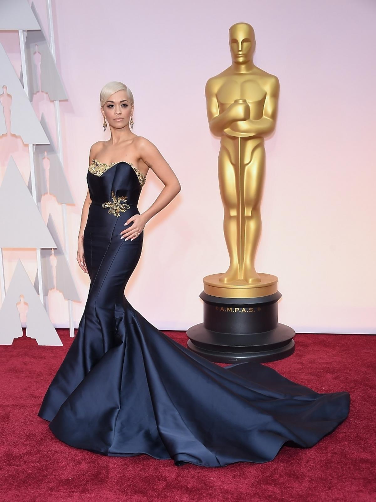 Rita Ora na gali rozdania Oscarów 2015
