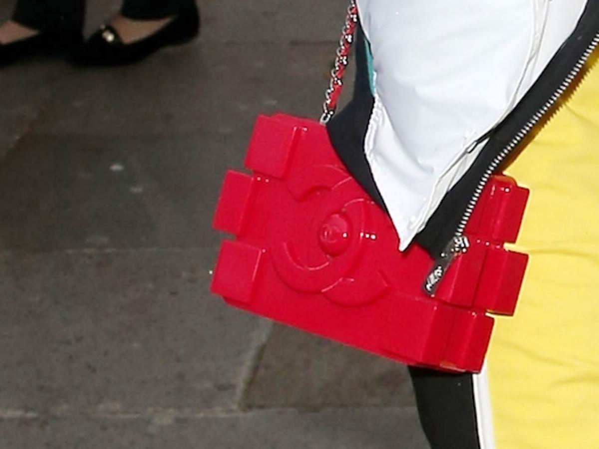 Rita Ora z torebką Lego Chanel