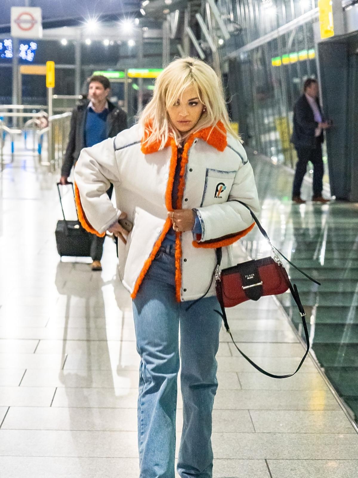 Rita Ora z torebka Prada