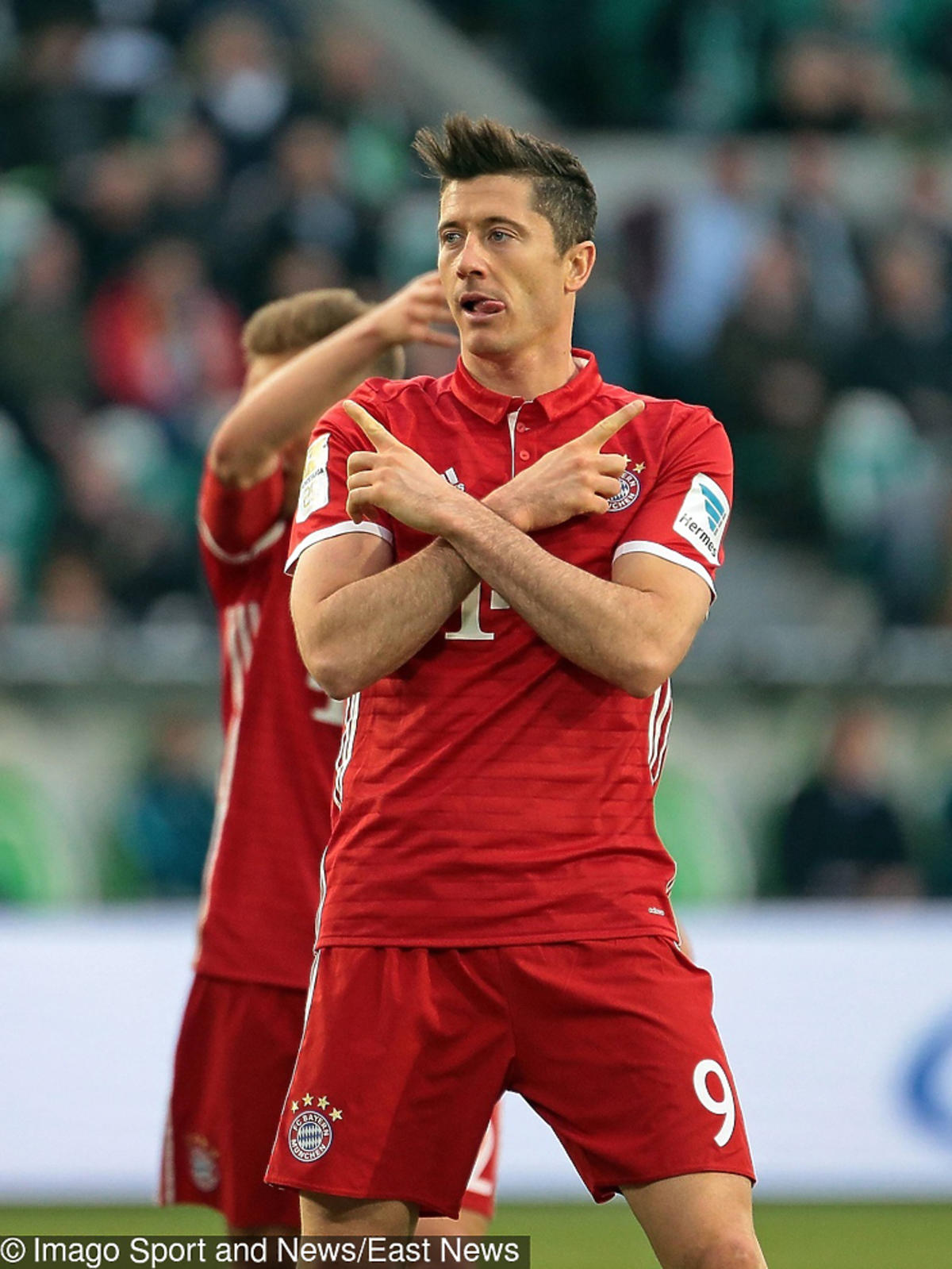Robert Lewandowski cieszy się z gola podczas meczu Bayern Monachium-VfL Wolfsburg