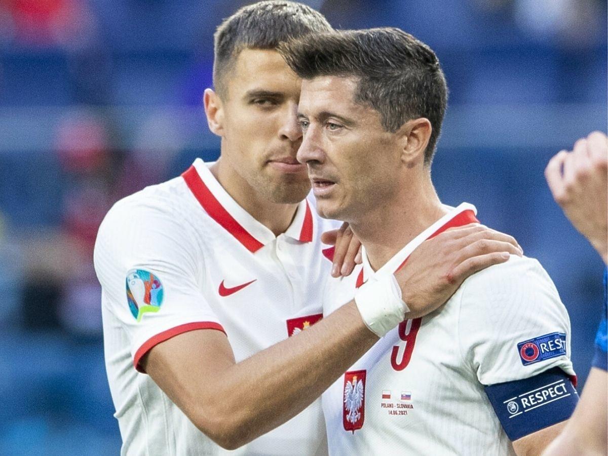 Robert Lewandowski i Jan Bednarek podczas meczu Polska-Słowacja