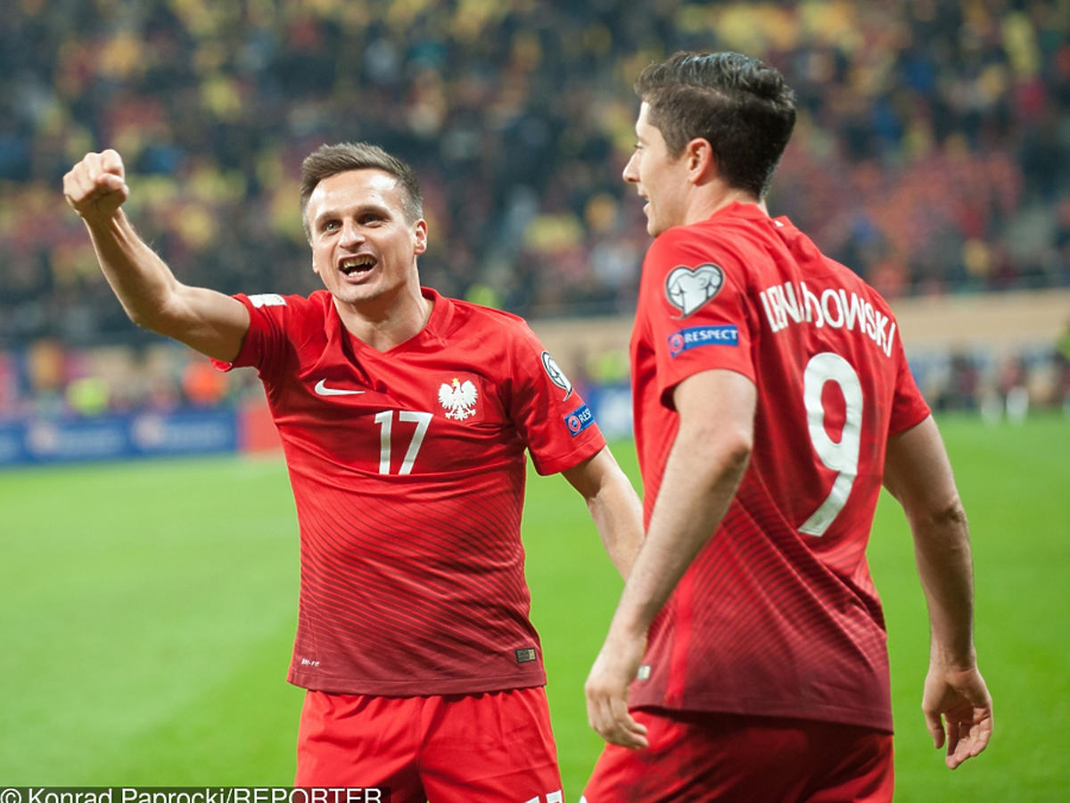 Robert Lewandowski i Sławomir Peszko cieszą się z golą dla Polski 