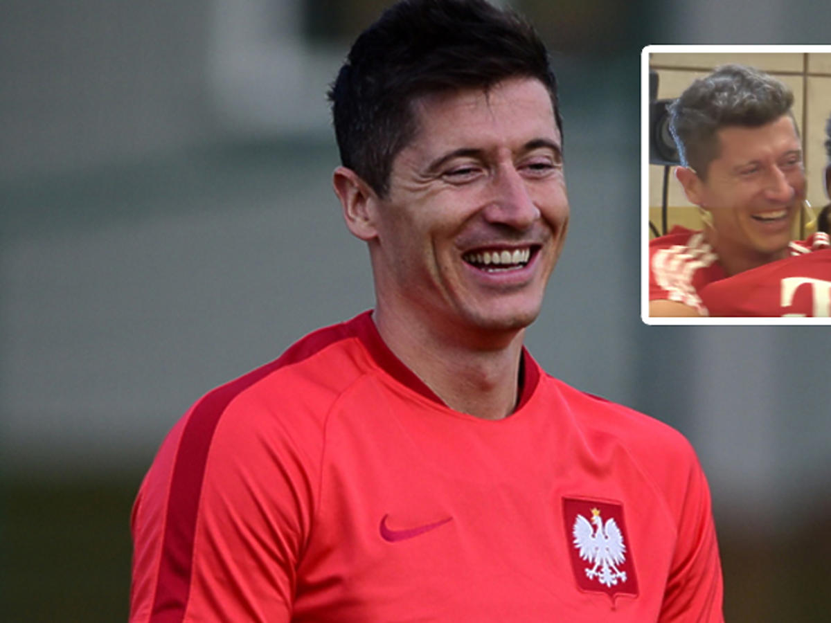 Robert Lewandowski w Chinach gra w bilard