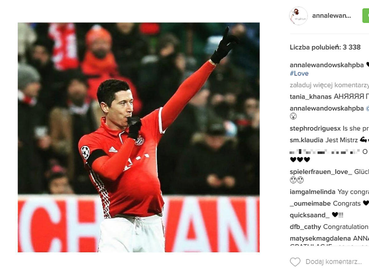 Robert Lewandowski w czerwonej koszulce