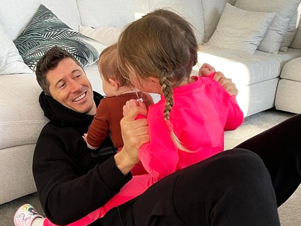 Robert Lewandowski z córkami