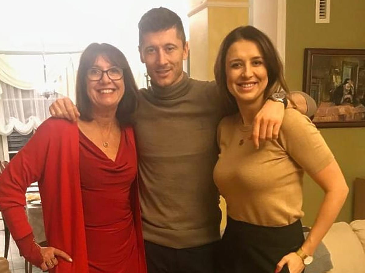 Robert Lewandowski z siostrą i mamą