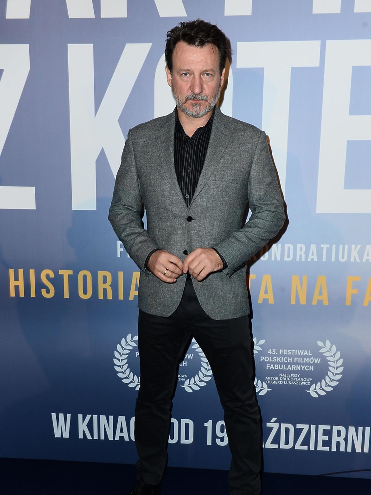 Robert Więckiewicz na premierze filmu