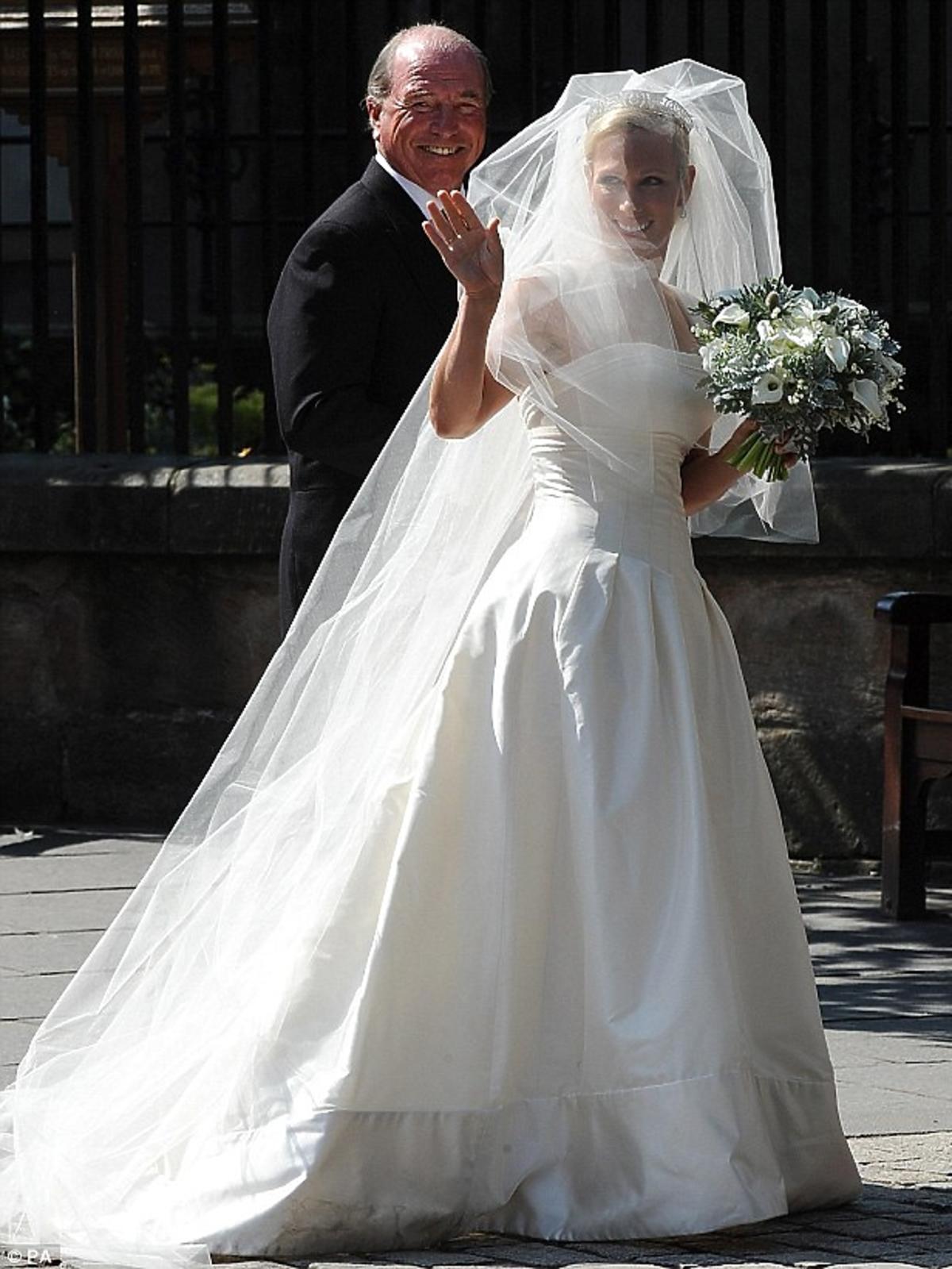 Rodzina królewska suknie ślubne Zara Phillips