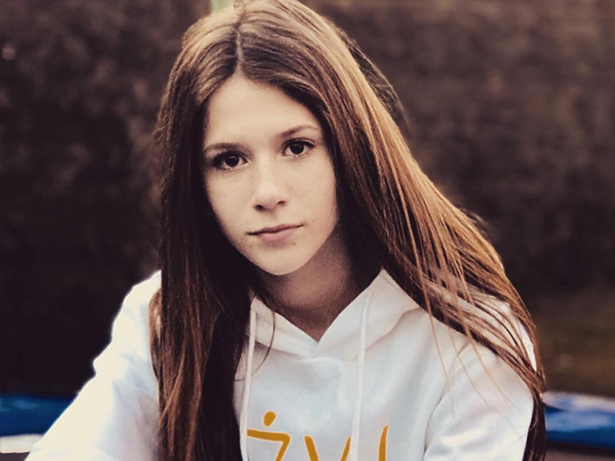 Roksana Węgiel na Instagramie w białej bluzie
