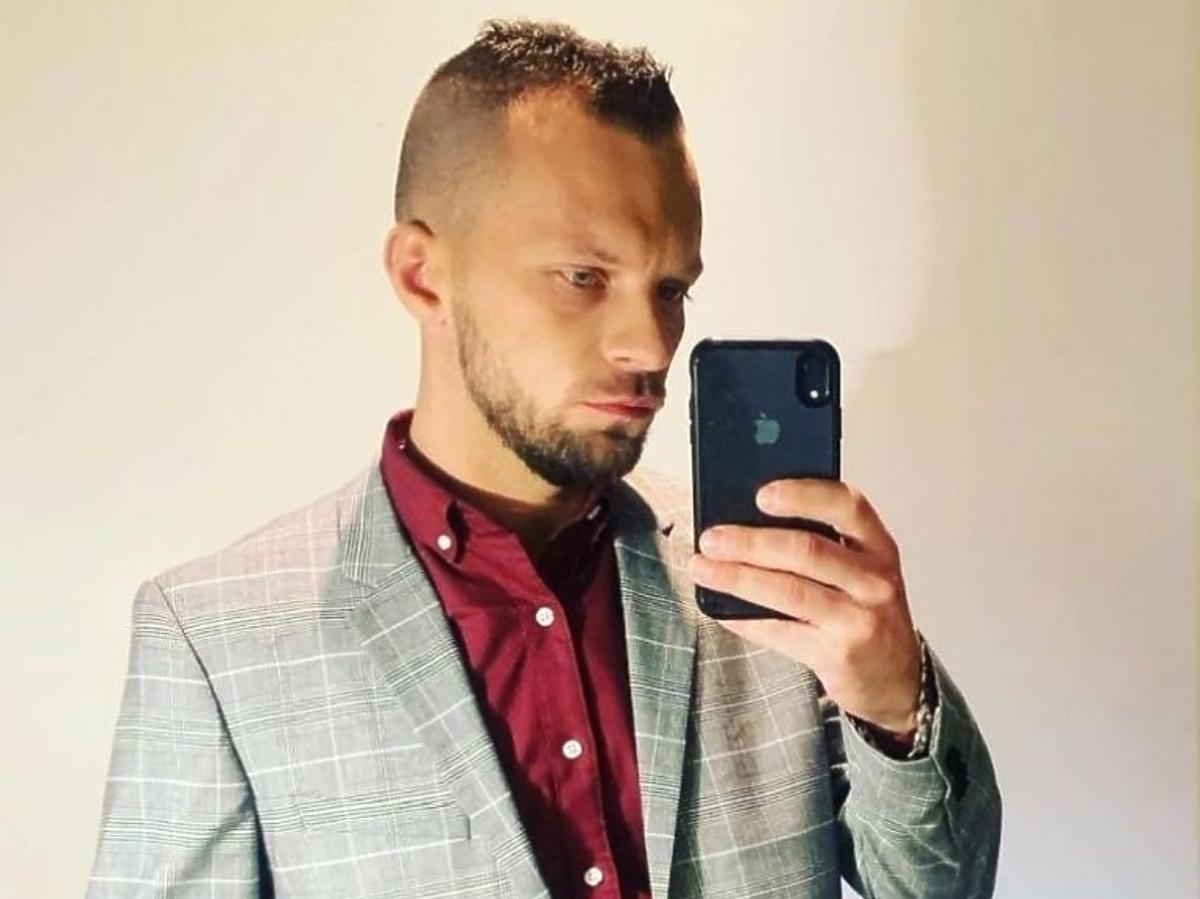 Rolnik szuka żony: Dawid w szarej marynarce