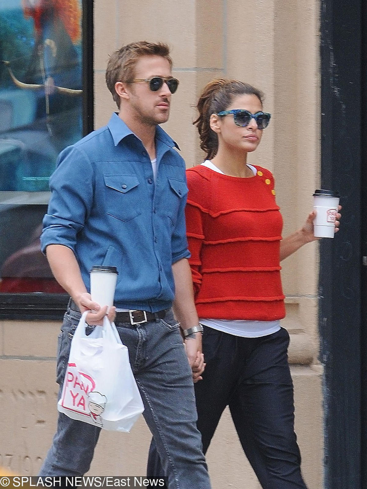 Ryan Gosling i Eva Mendes na spacerze