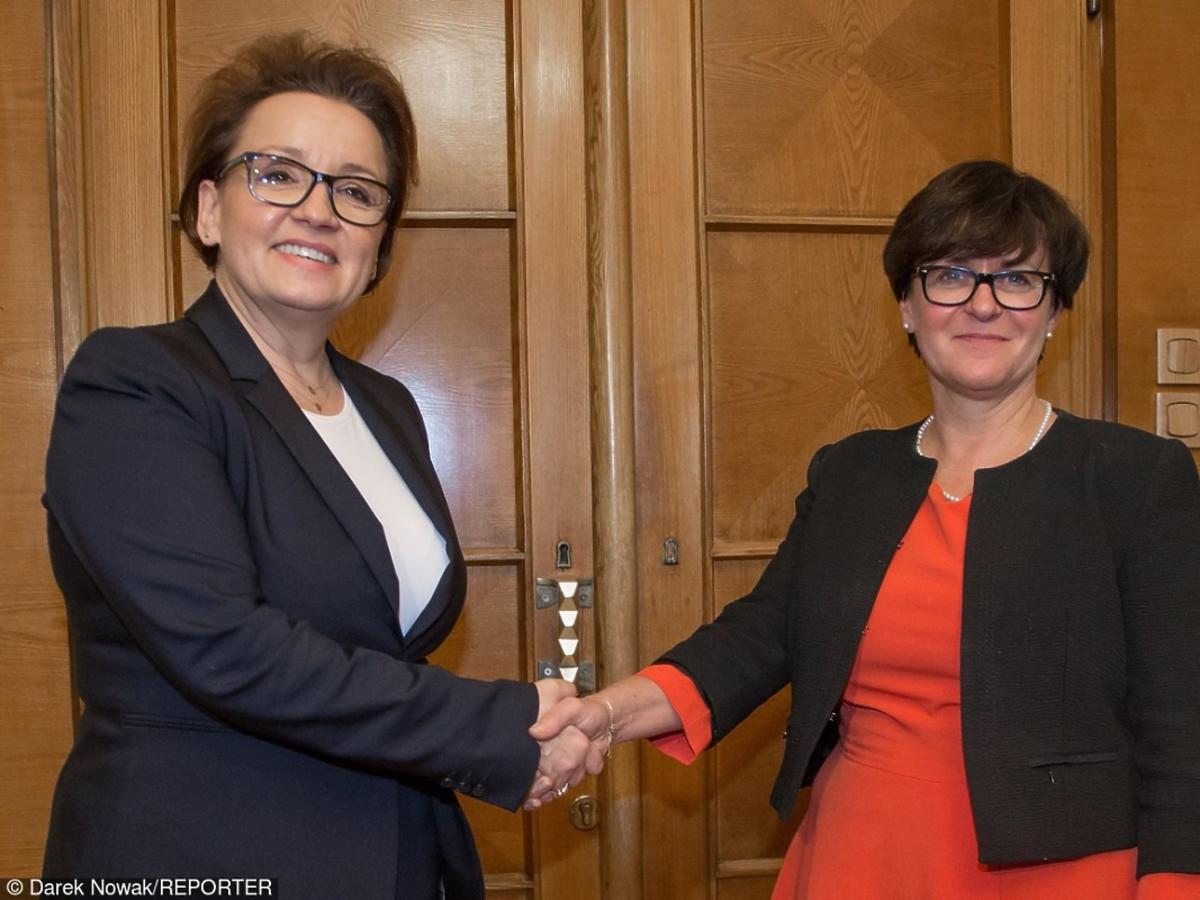 Rząd Beaty Szydło minister edukacji Anna Zalewska i była minister Joanna Kluzik Rostkowska
