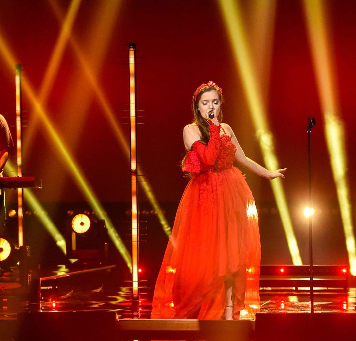 Sanah w czerwonej sukience na koncercie Gramy dla Śląska