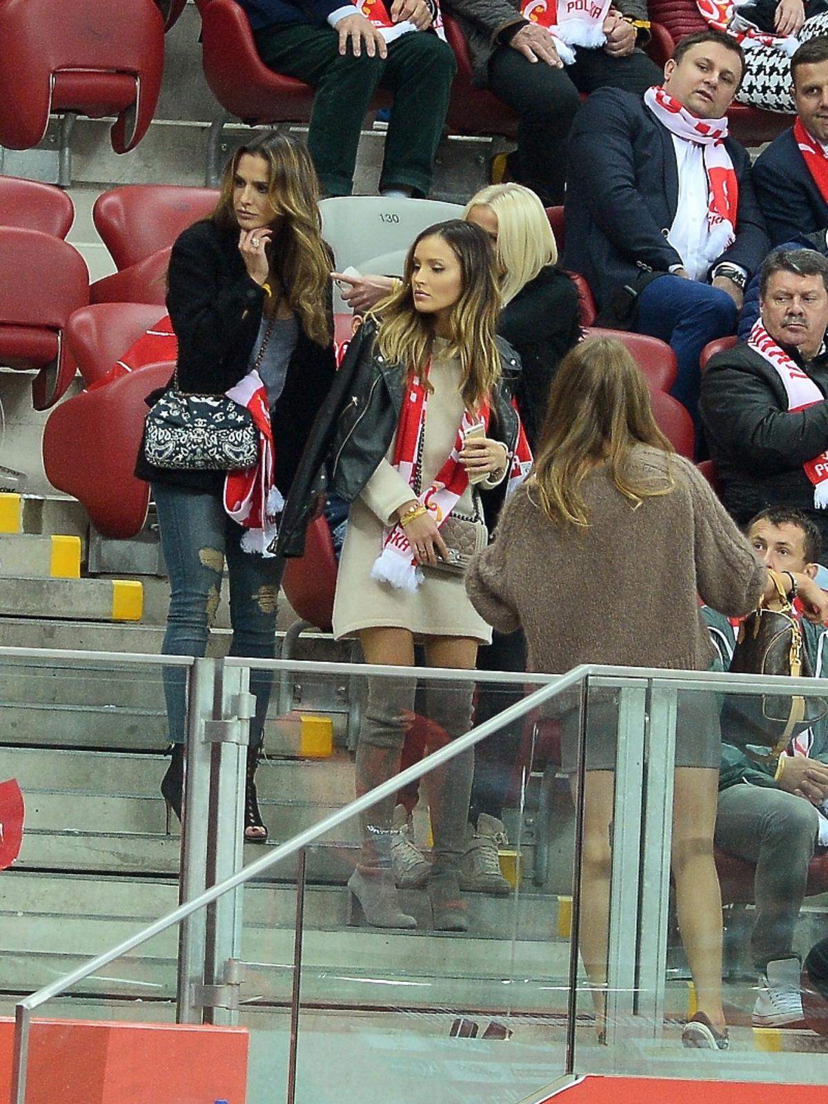 Sara Mannei Boruc, Ines Mannei i Marina Łuczenko na meczu Polska-Szkocja