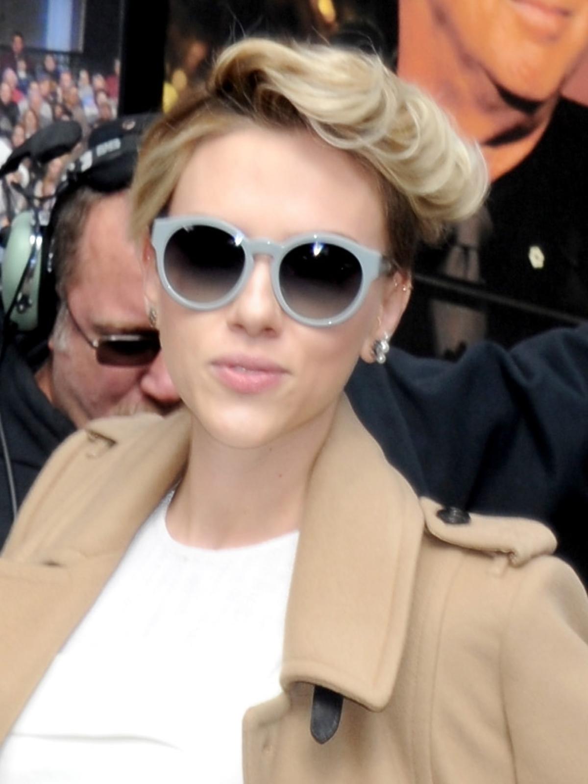 Scarlett Johansson w klasycznej stylizacji