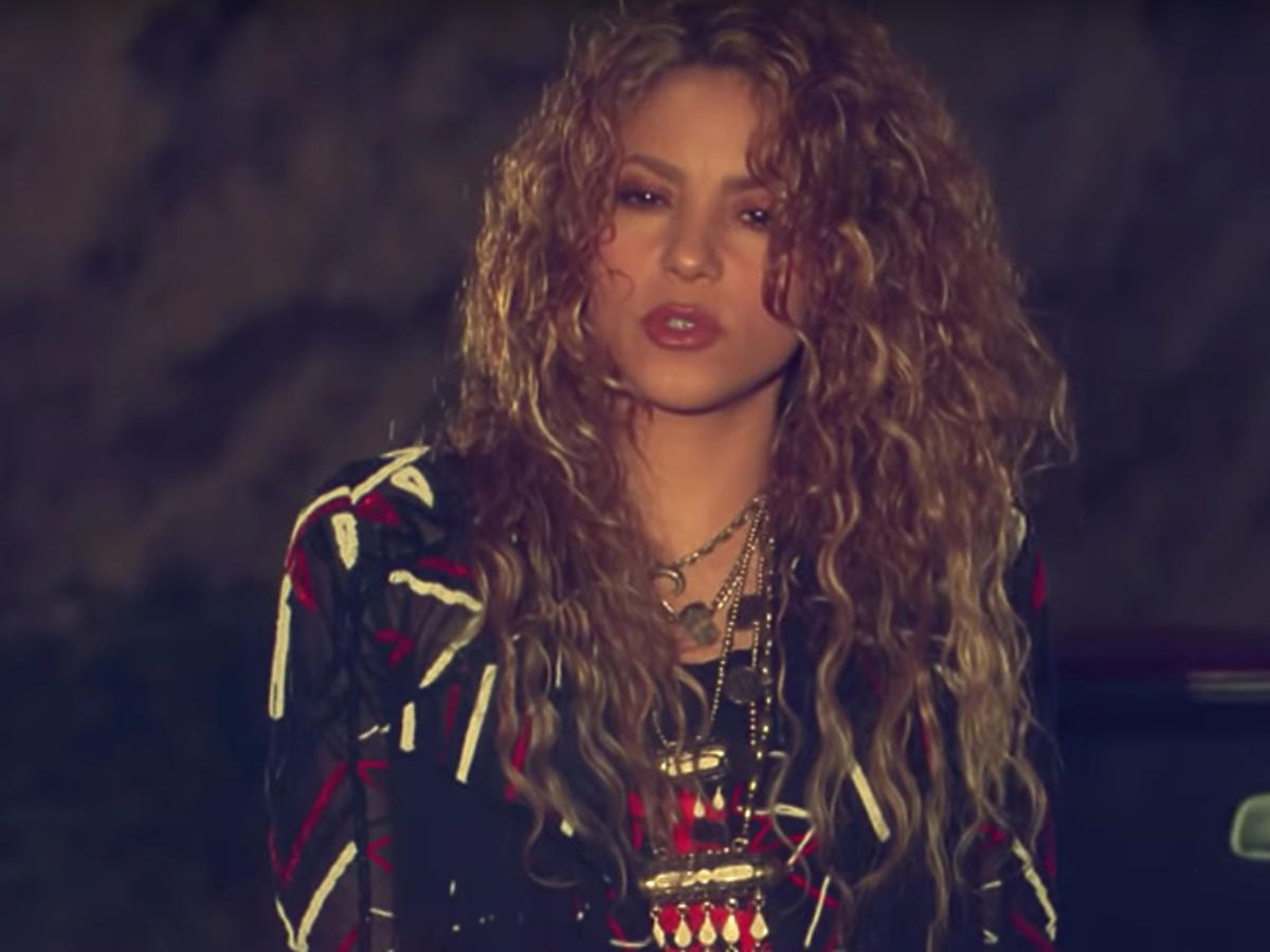 Shakira w teledysku „Clandestino"
