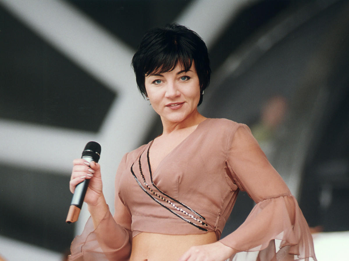 Shazza na festiwalu w Opolu w 2001 roku