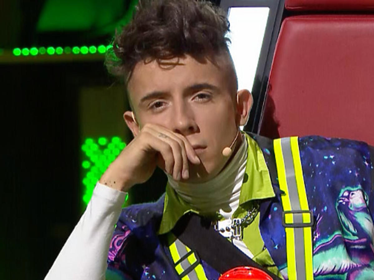 Smutny Dawid Kwiatkowski na planie The Voice Kids