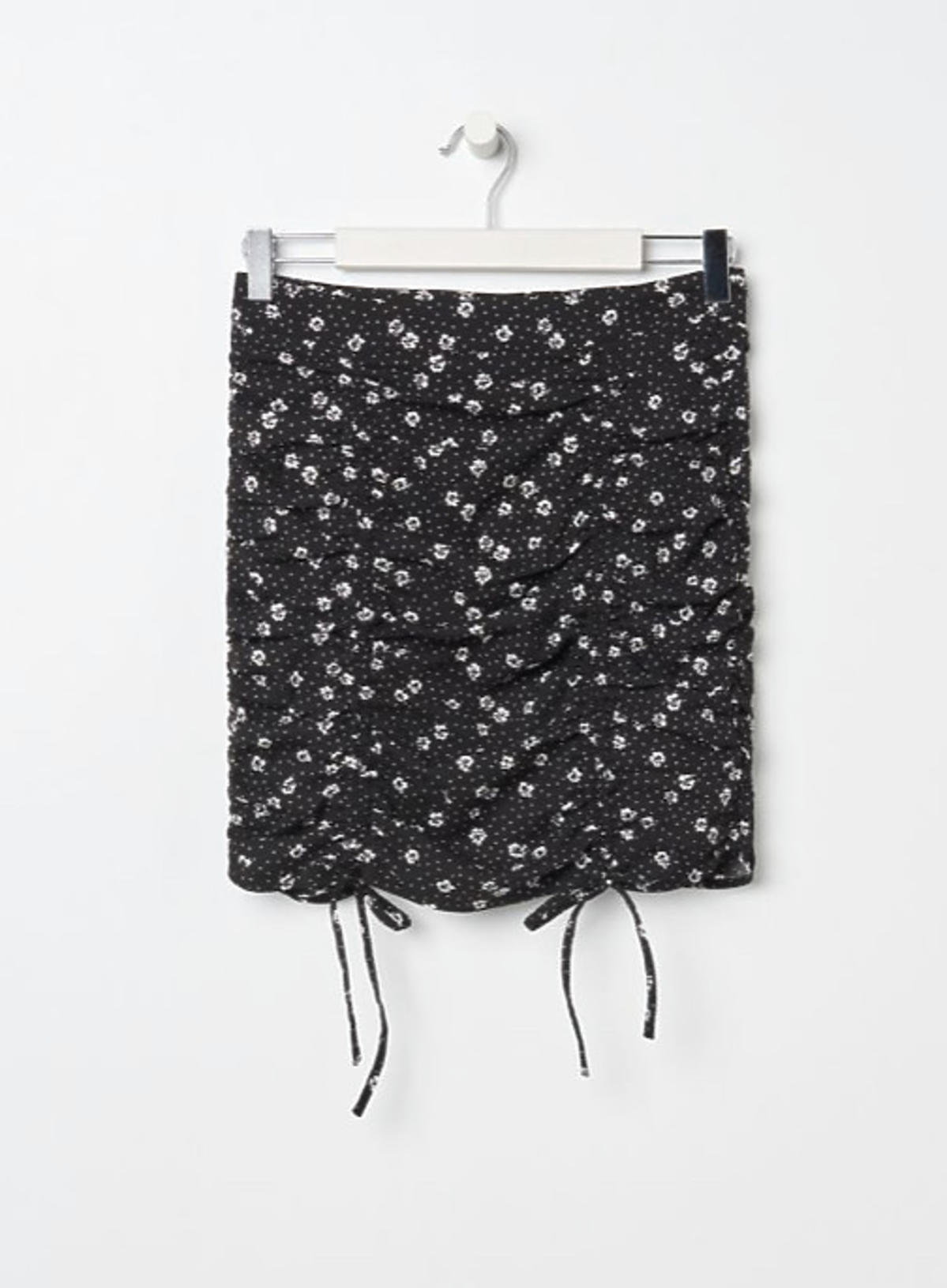 Spódnica czarno-biała w mini kwiaty