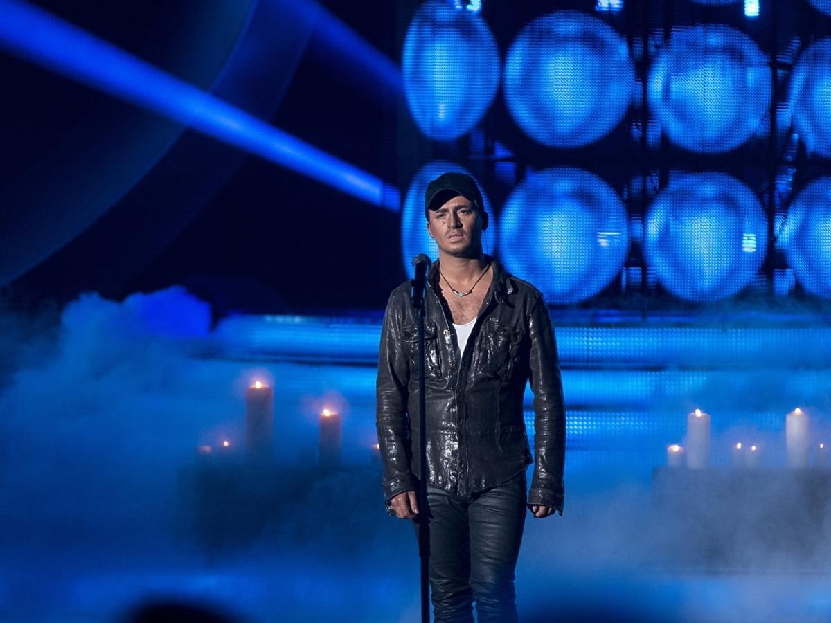 Stefano Terrazzino jako Enrique Iglesias w Twoja Twarz Brzmi Znajomo