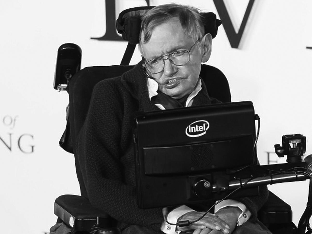 Stephen Hawking nie żyje. Na co zmarł? Główne