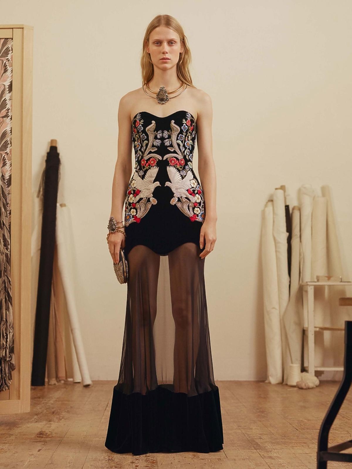 Suknia Alexander McQueen z kolekcji pre-fall 17